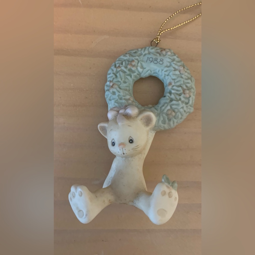 Precious Moments 
Hang On For The Holly Days Ornament 
1988 
520292 
Enesco